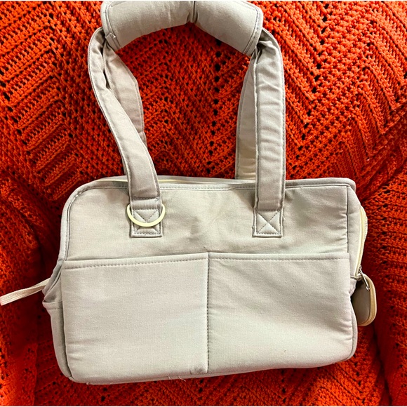 NWNT Onecute pet carrier,holds 1 small dog,3 spots for toys on front,2 on back - Picture 1 of 3